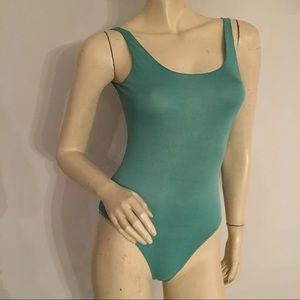 Nwot 🇮🇹 Genny sleeveless scoop neck bodysuit